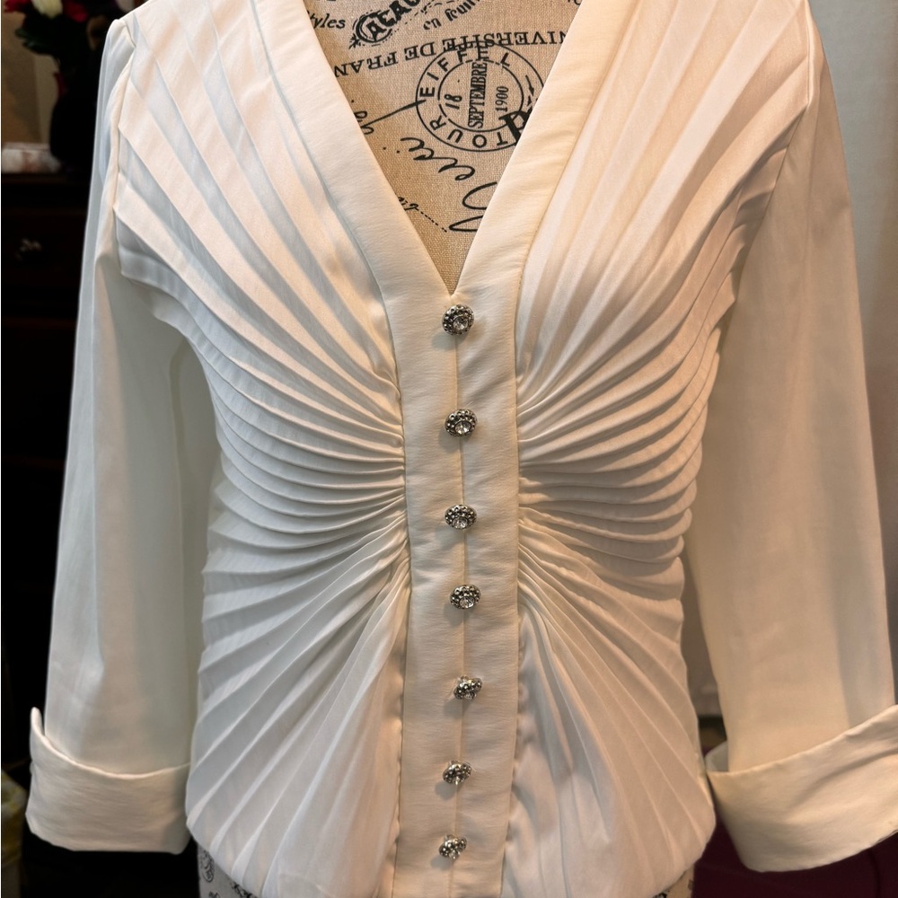 White three-quarter sleeve dress shirt